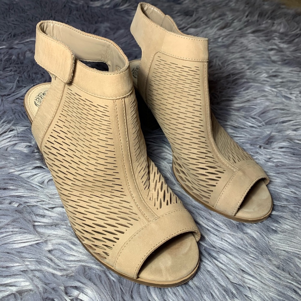 Vince Camuto Lavette Peep Toe bootie size 8m